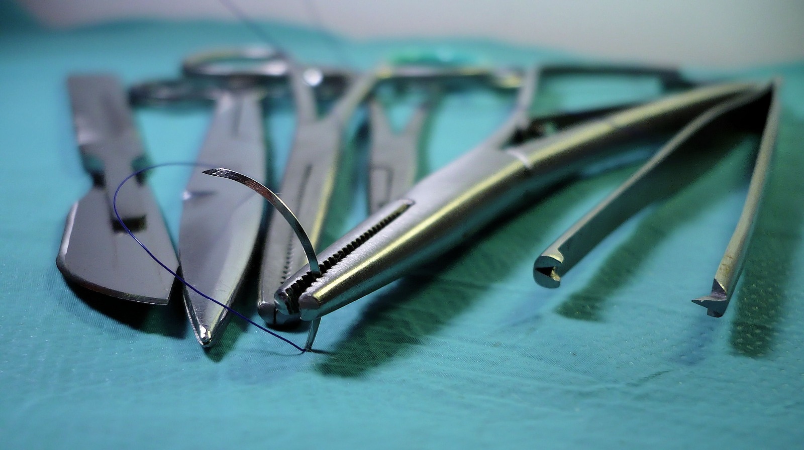Instrumental odontológico para atención clínica